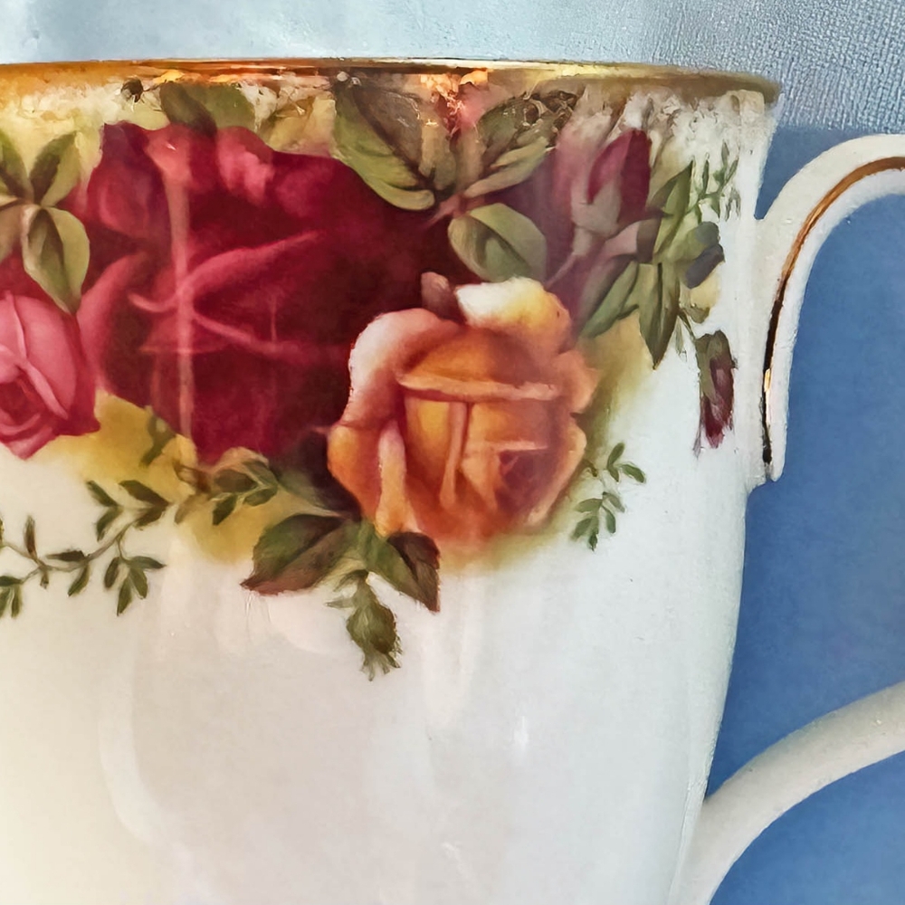 Rare find! Beautiful Royal Albert Old Country Roses Mug. Made in England! - Picture 6 of 8